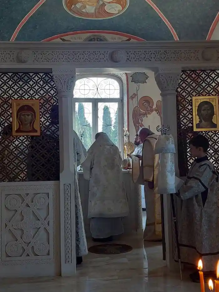 Епископ Ялтинский Нестор возглавил Божественную литургию в праздник Святителя Николая Мирликийского