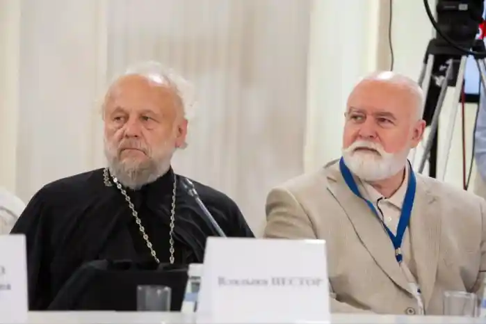Преосвященнейший епископ Ялтинский Нестор, викарий Симферопольской и Крымской епархии, принял участие в заседании Ливадийского клуба.