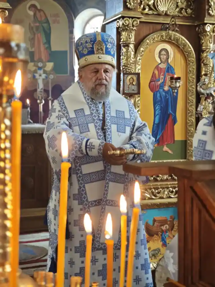 Епископ Ялтинские Нестор совершил утреню и Божественную литургию в праздник иконы Божией Матери 