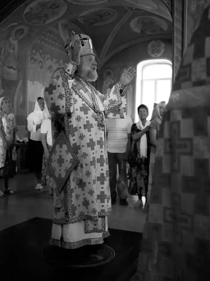 Епископ Ялтинский Нестор возглавил Воскресную Божественную литургию в храме Архангела Михаила Алупки