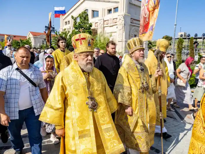 День памяти святого равноапостольного великого князя Владимира и празднования 1038-летия Крещения Руси.