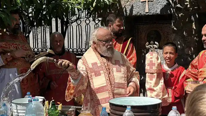 Епископ Ялтинский Нестор совершил богослужения в праздник Изнесения Честных Древ Животворящего Креста Господня
