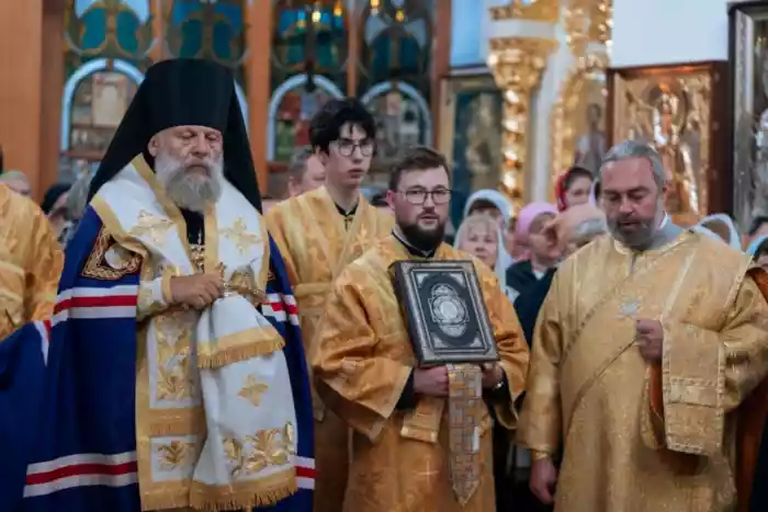 Епископ Ялтинский Нестор, викарий Симферопольской и Крымской епархии возглавил Всенощное Бдение накануне Дня памяти святителя Луки в соборе Свято-Троицкого женского монастыря