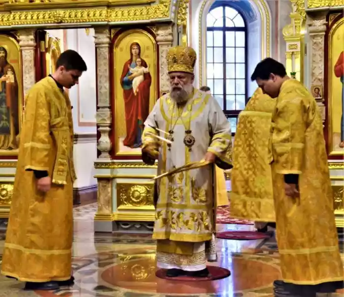 Епископ Ялтинский Нестор в праздник Всех русских святых возглавил божественную литургию В Александро-Невском кафедральном соборе г. Симферополя